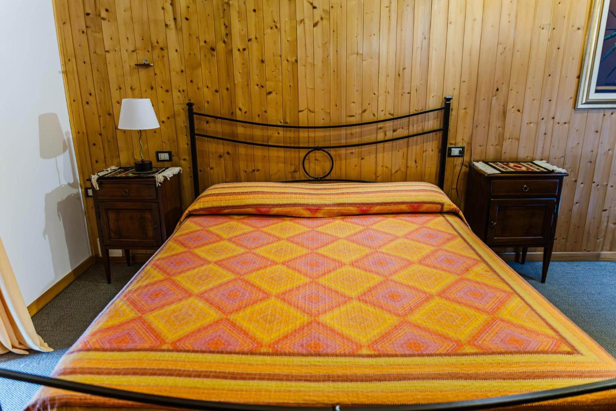 דירות מנרבה דל גארדה Cozy Castello מראה חיצוני תמונה