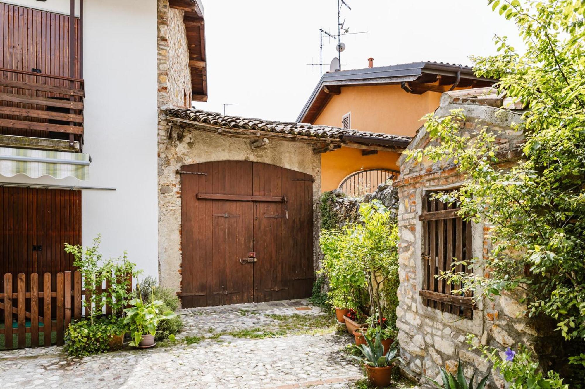 דירות מנרבה דל גארדה Cozy Castello מראה חיצוני תמונה