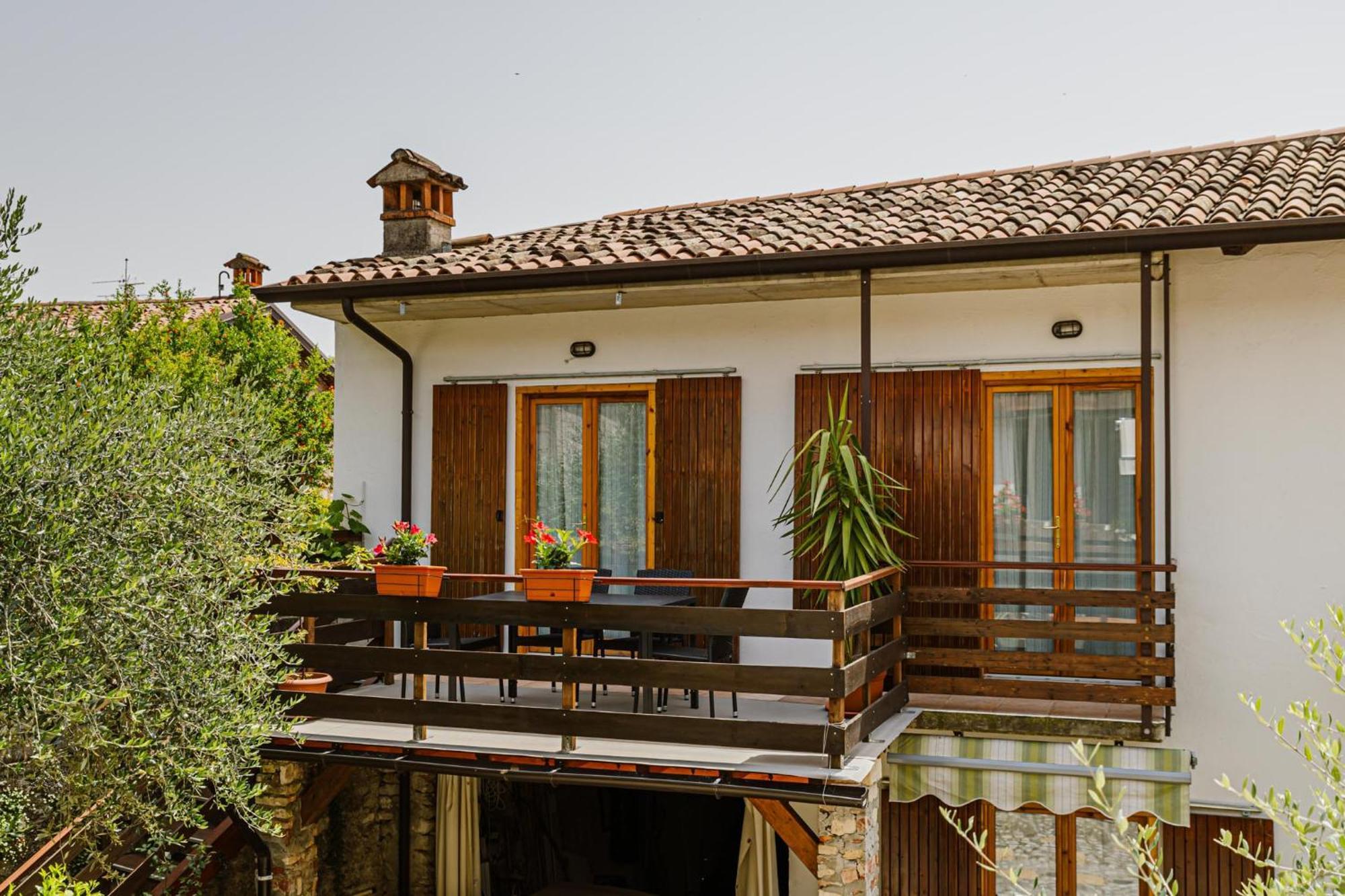 דירות מנרבה דל גארדה Cozy Castello מראה חיצוני תמונה