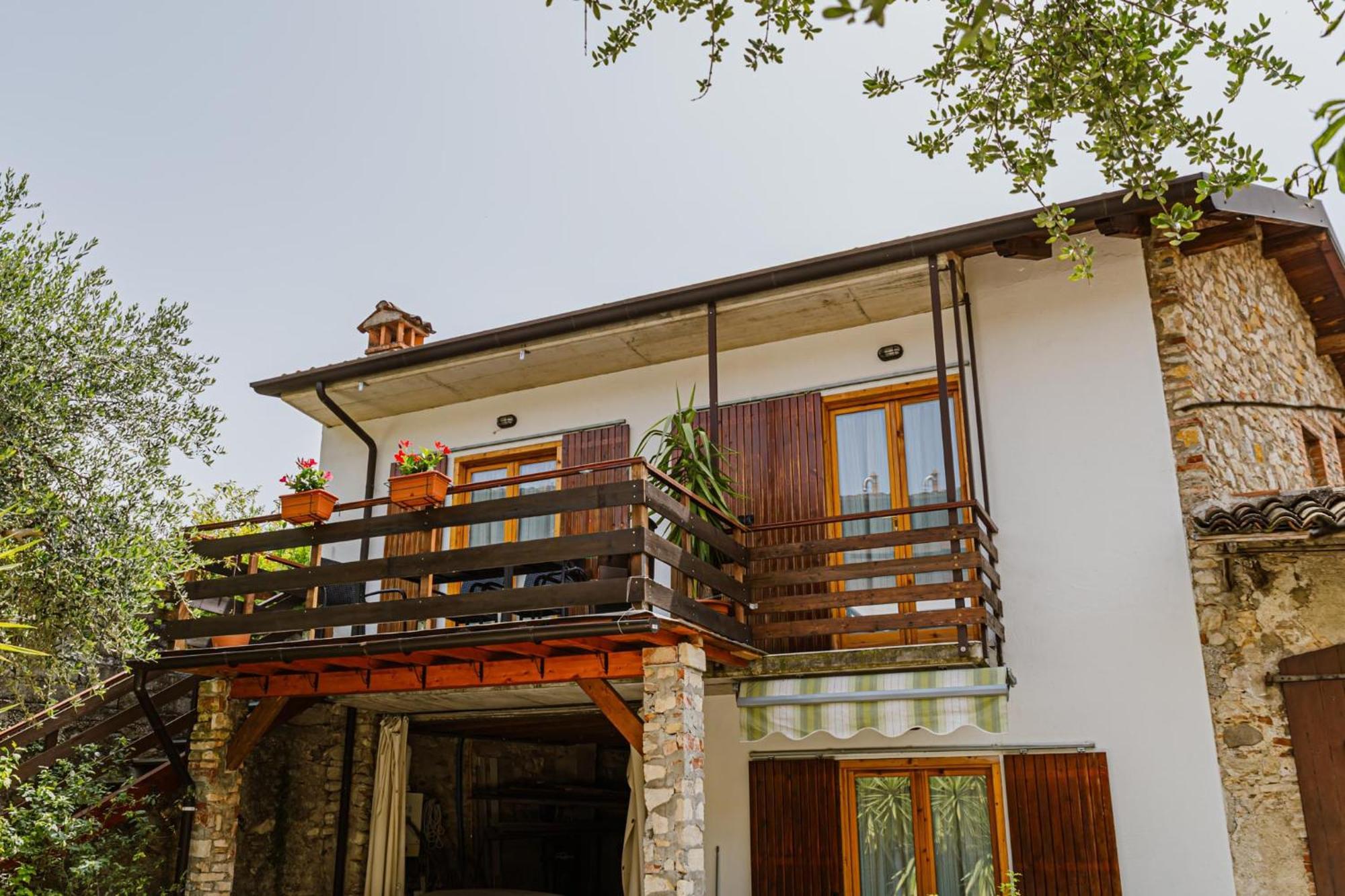 דירות מנרבה דל גארדה Cozy Castello מראה חיצוני תמונה