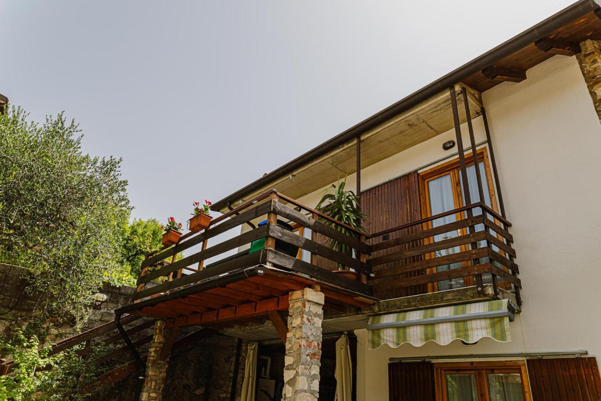 דירות מנרבה דל גארדה Cozy Castello מראה חיצוני תמונה