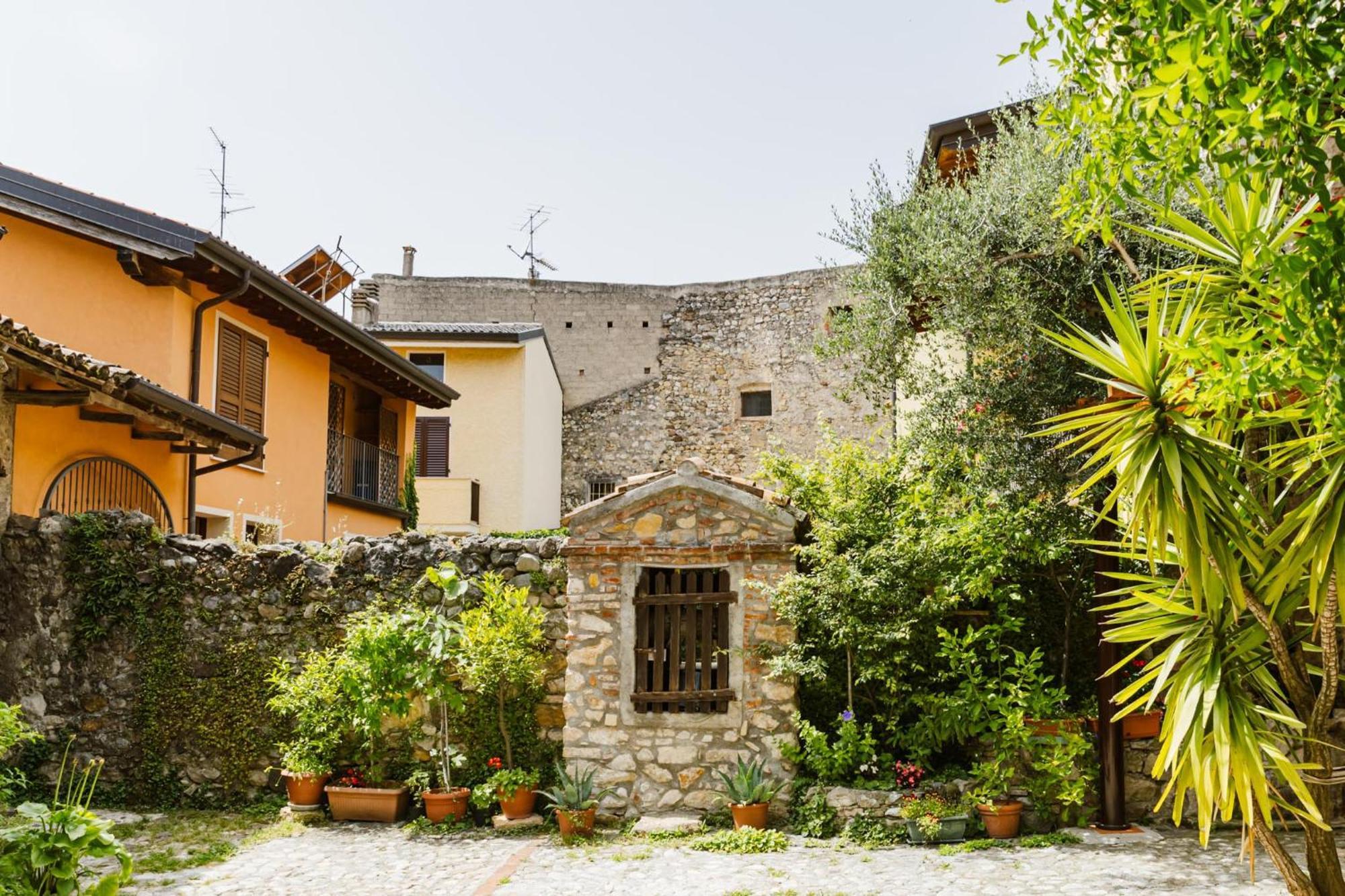 דירות מנרבה דל גארדה Cozy Castello מראה חיצוני תמונה